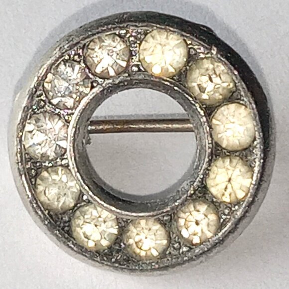Small Vintage Circle Rhinestone Pin - Picture 11 of 11